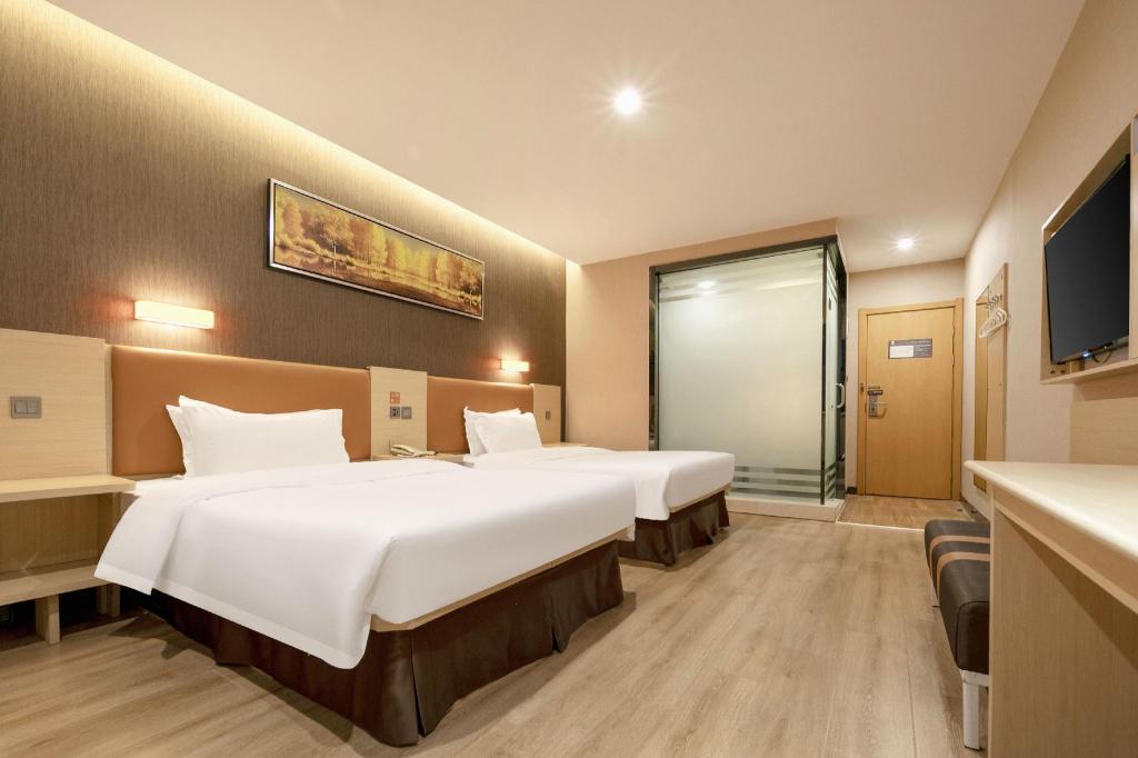 7 Days Premium Wuhan Caidian Square Branch 7/24