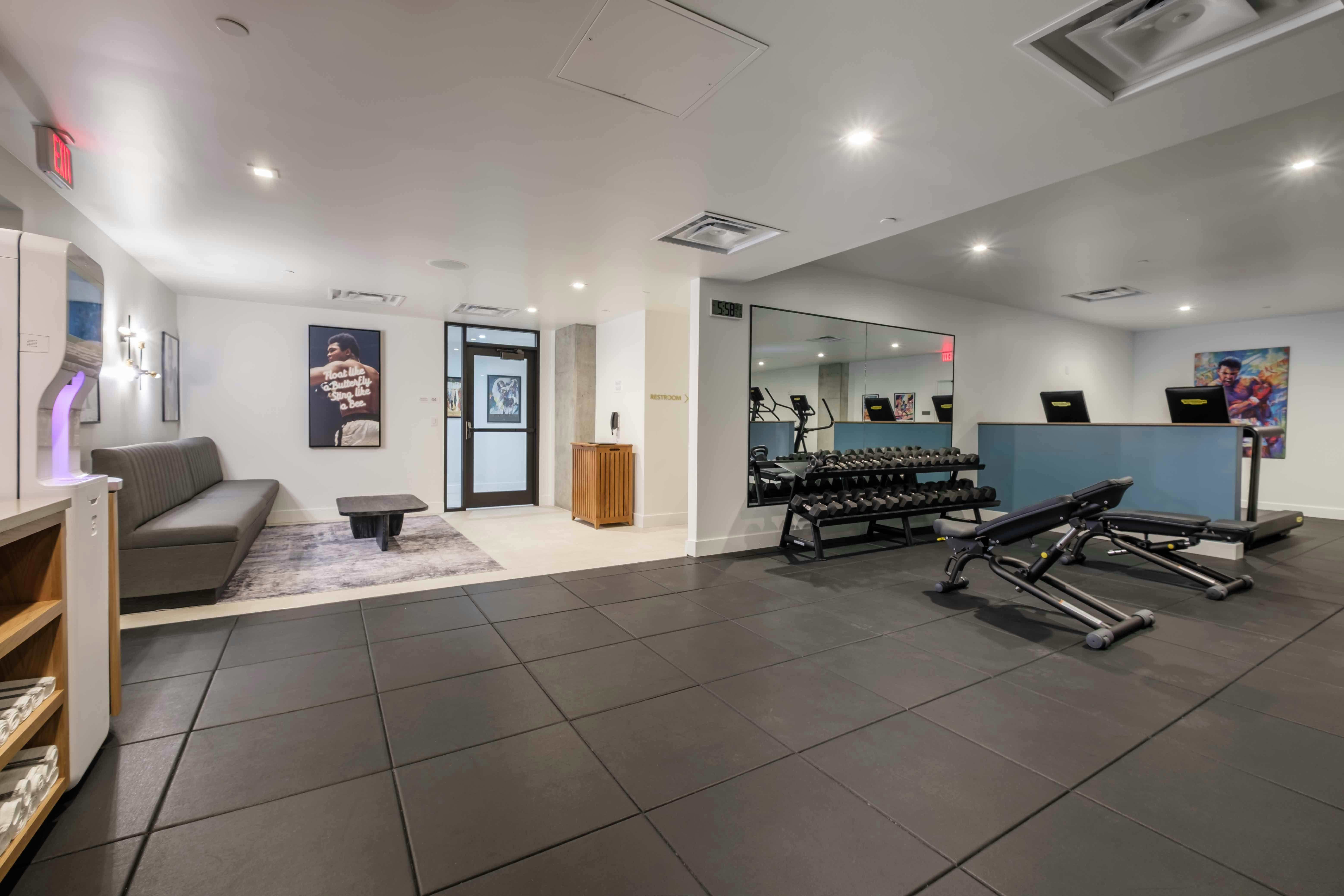 Hotel Bourre Bonne Louisville, Curio Collection by Hilton 28/56
