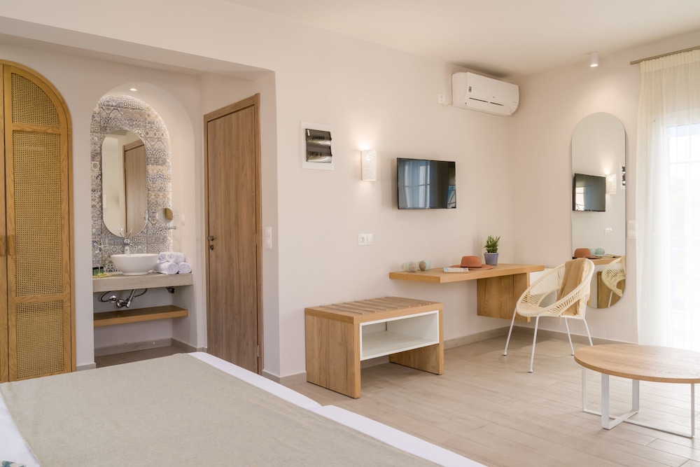 ROMANTICA HOTEL 28/65