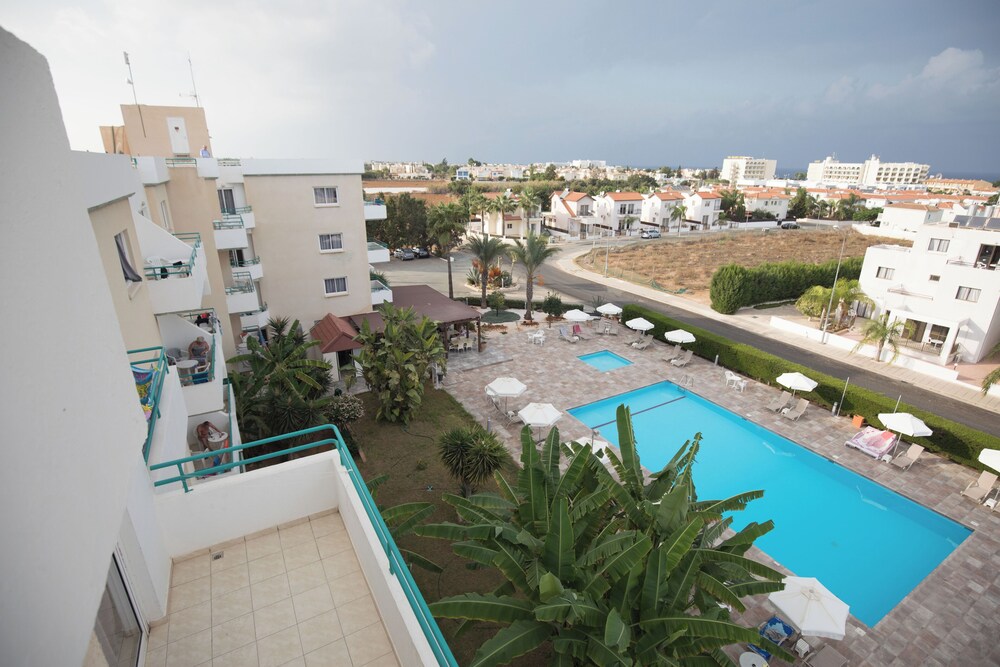 DebbieXenia Hotel Apartments 35/45