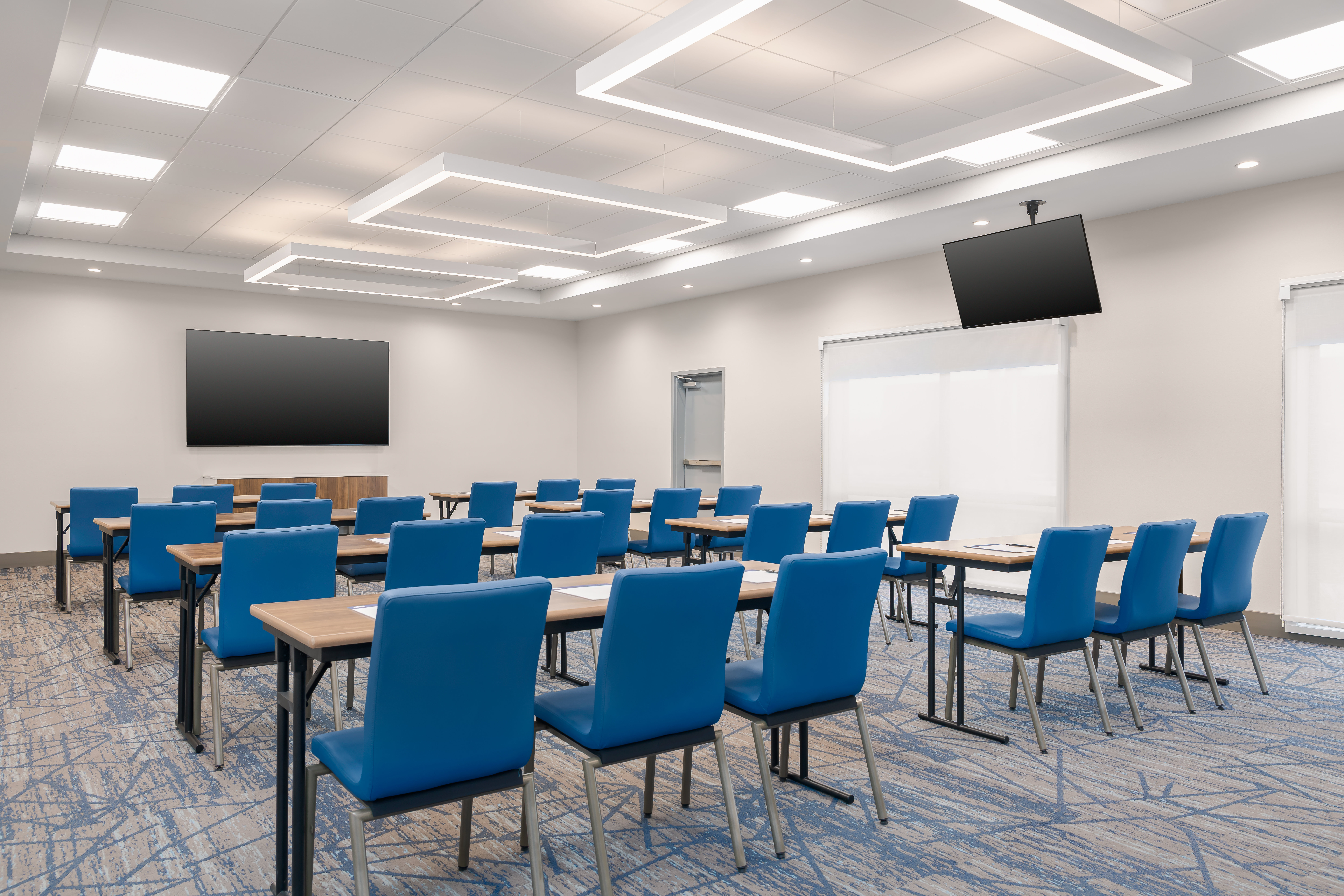 Holiday Inn Express & Suites DFW Airport Southwest Euless 50/62