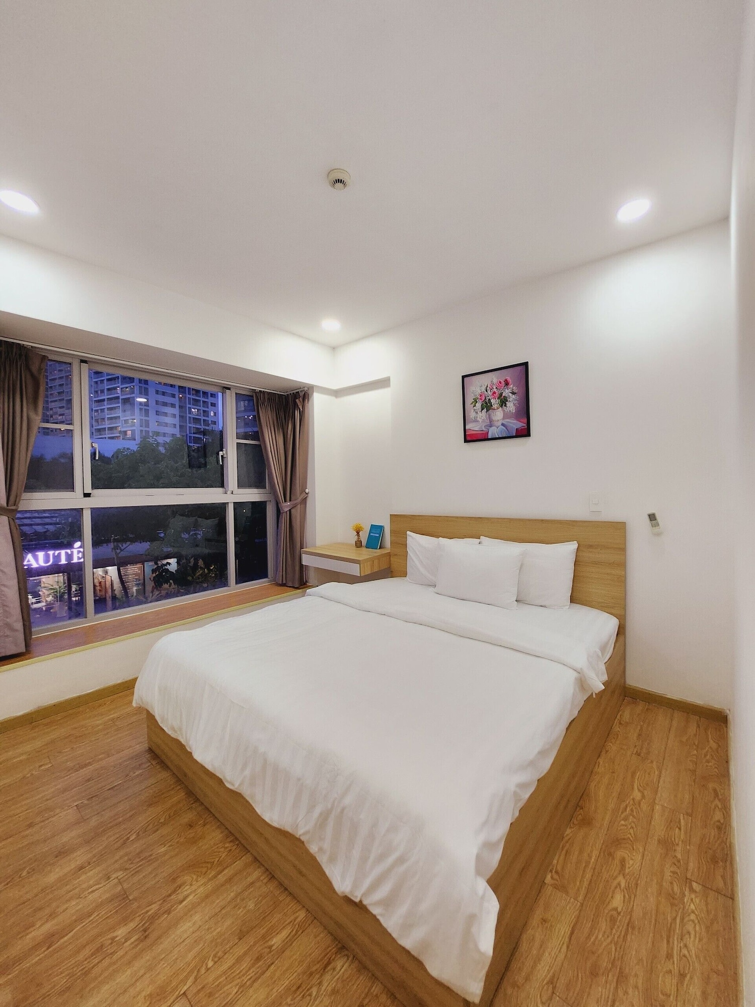 3 BEDROOMS, FAMILY, TRIPLE, POOL VIEW, SMOKING