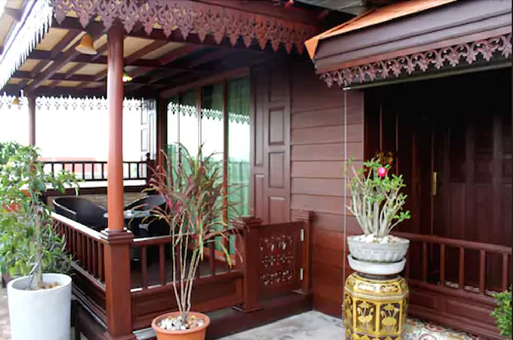 Lamphu Tree House Boutique Hotel 49/70