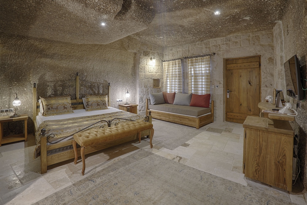 Hera Cave Suites 12/50