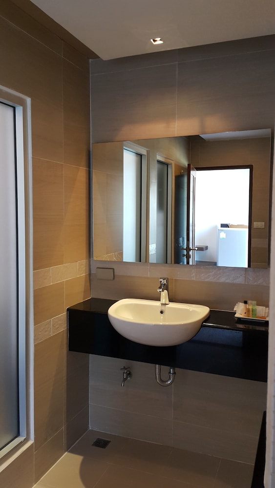 April Suites 55/64