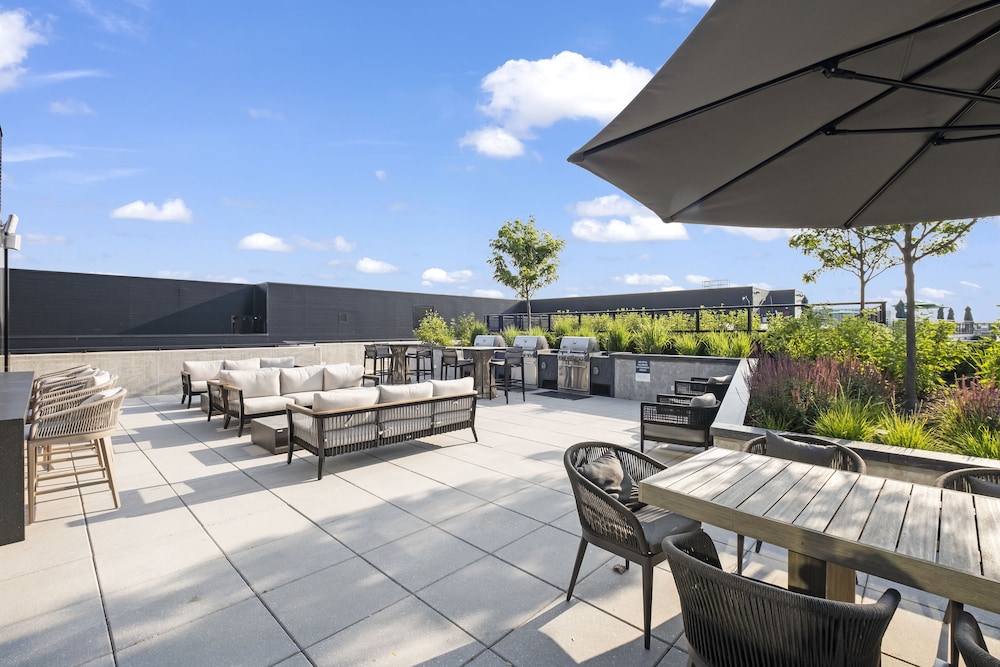 Global Luxury Suites at Capitol Hill 21/49