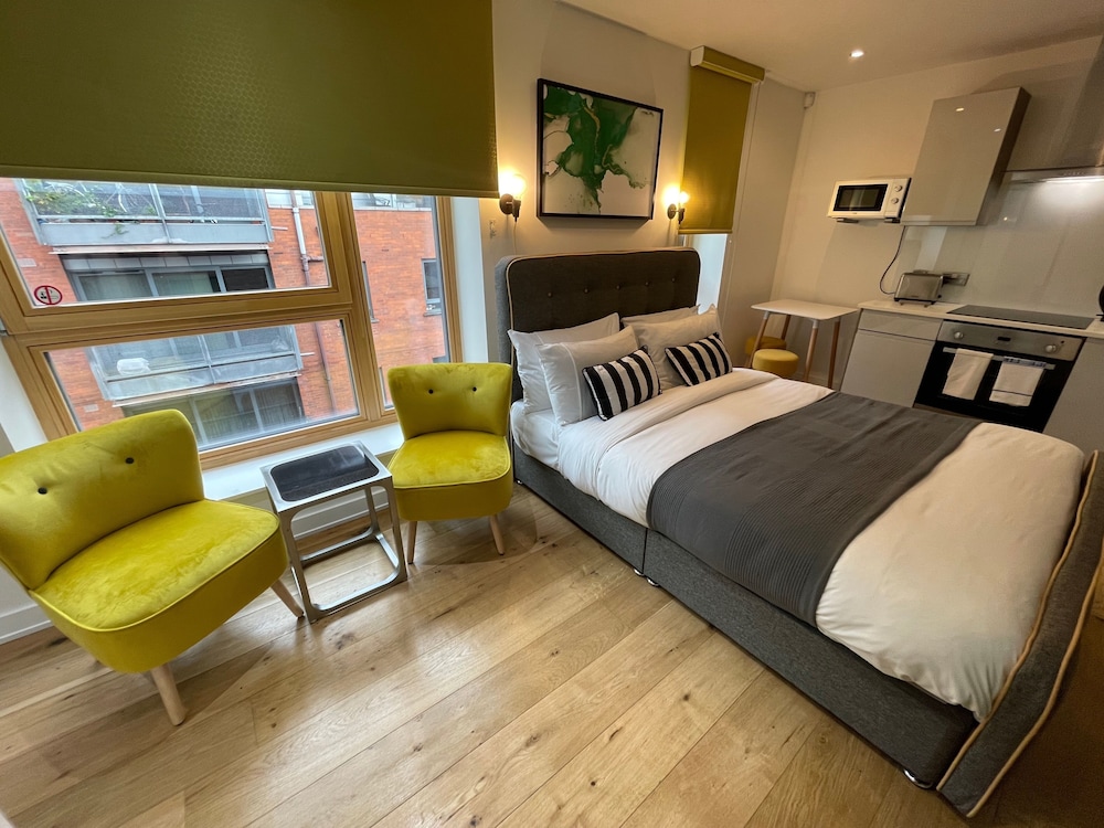 BASIC, STUDIO, KING BED, KITCHENETTE