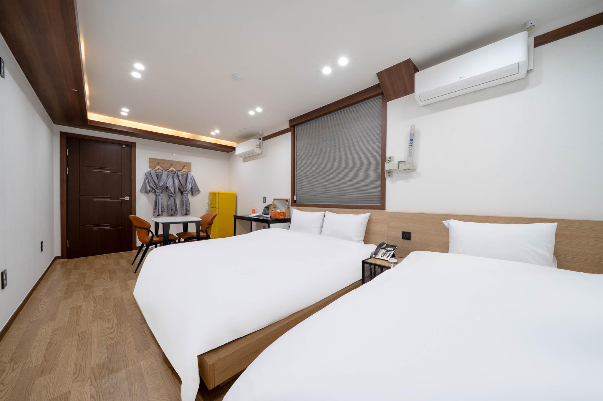 Special, Deluxe, Twin Beds