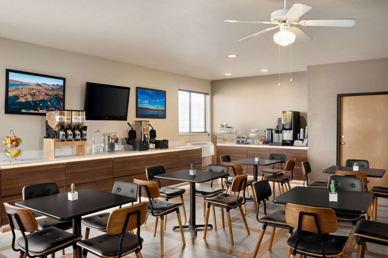 restaurant cafeteria