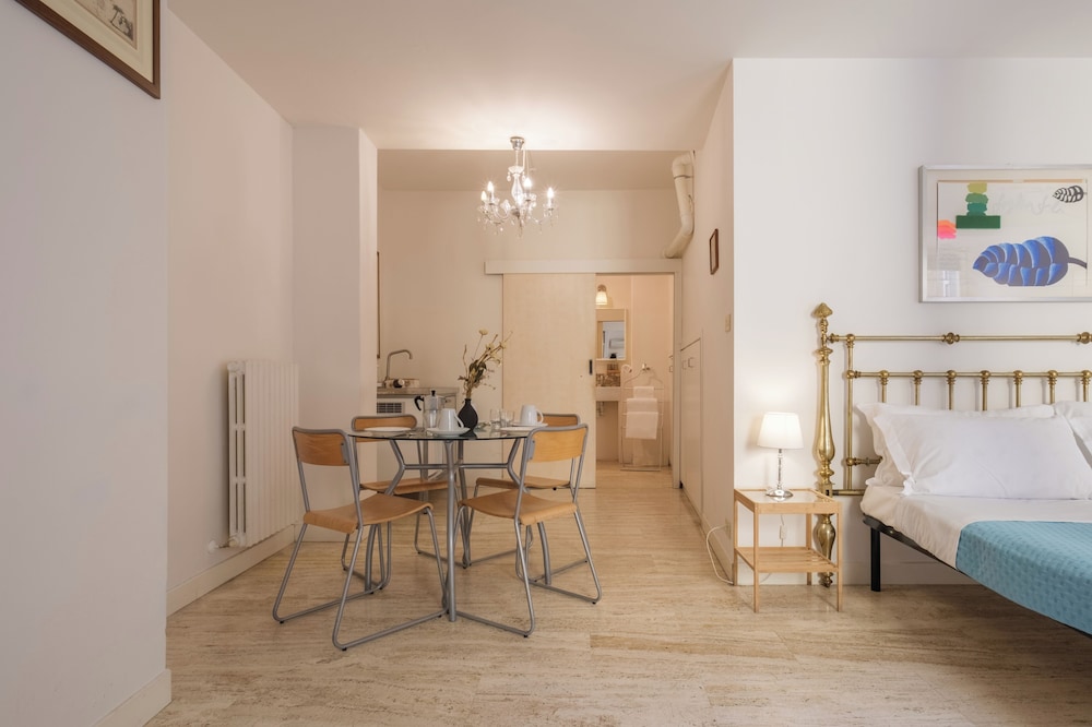 Cristina Rossi Bed and Breakfast 35/50