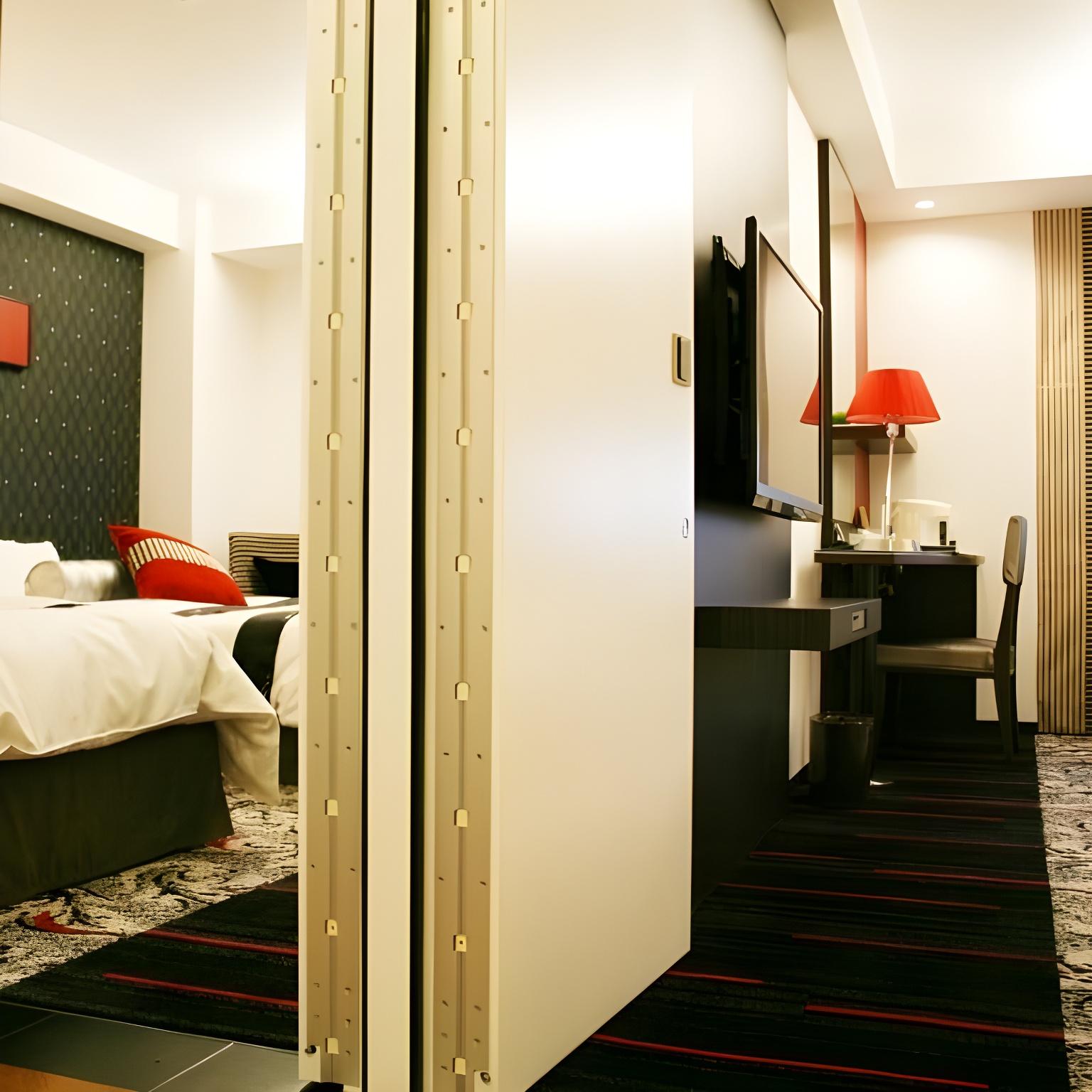 Connecting, Moderate, Twin Beds, Smoking