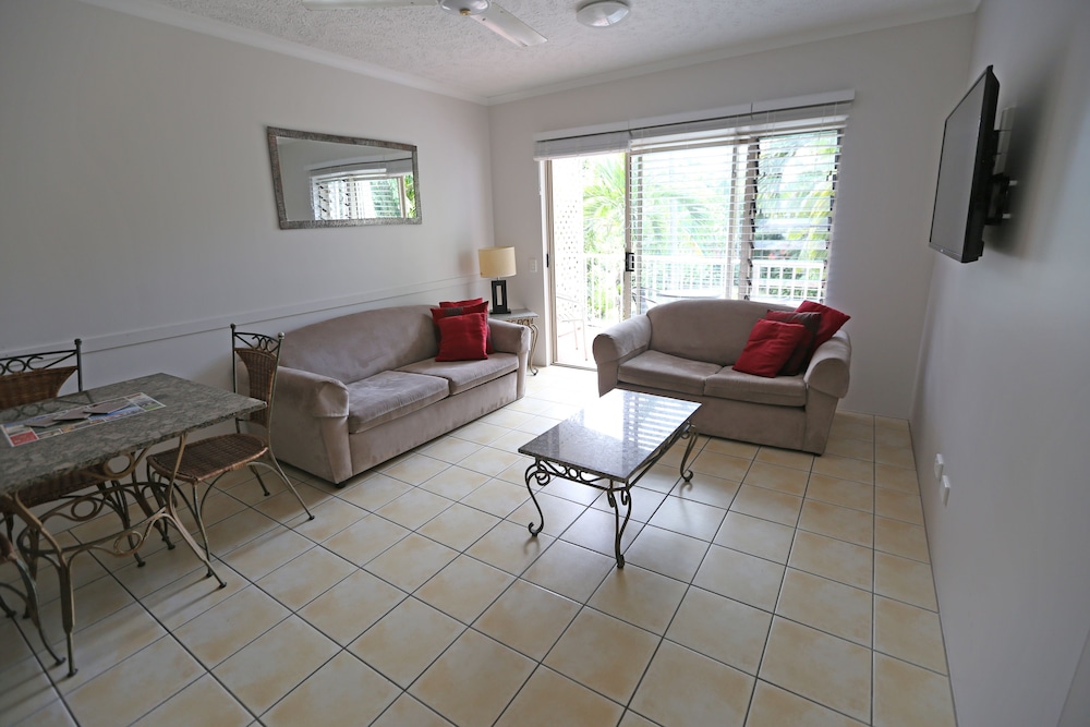 CAIRNS BEACH RESORT 19/49