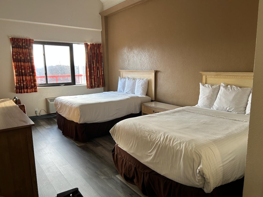 Hilltop Inn & Suites 4/15