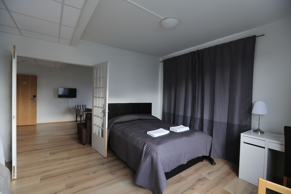 100 Iceland Hotel 6/23
