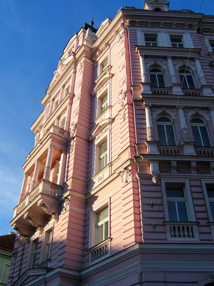 Hotel Opera Prague 5/76