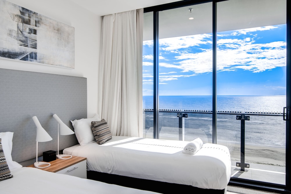 Iconic Kirra Beach Resort 16/72