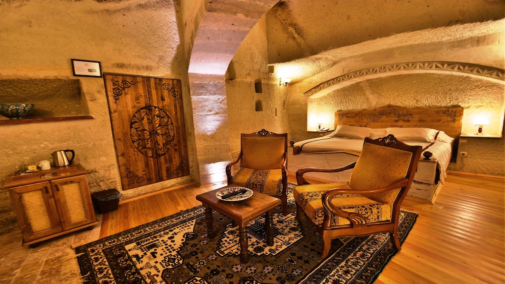Harman Cave Hotel 54/78