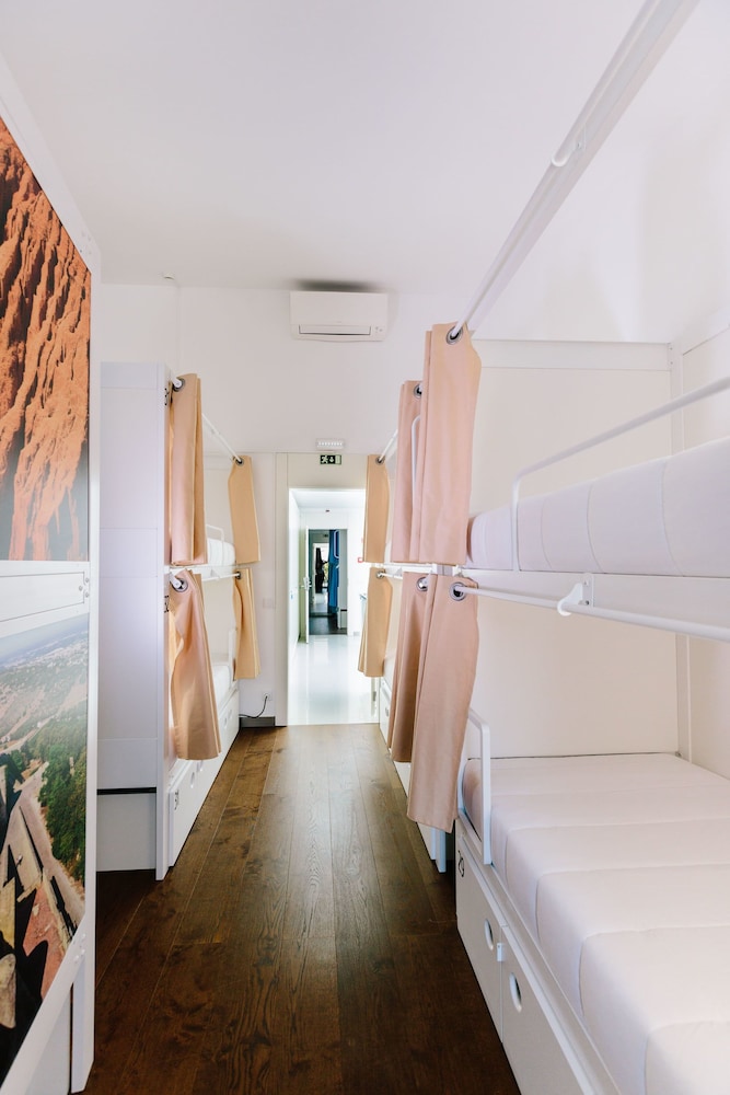 Male Dorm, 12 Beds