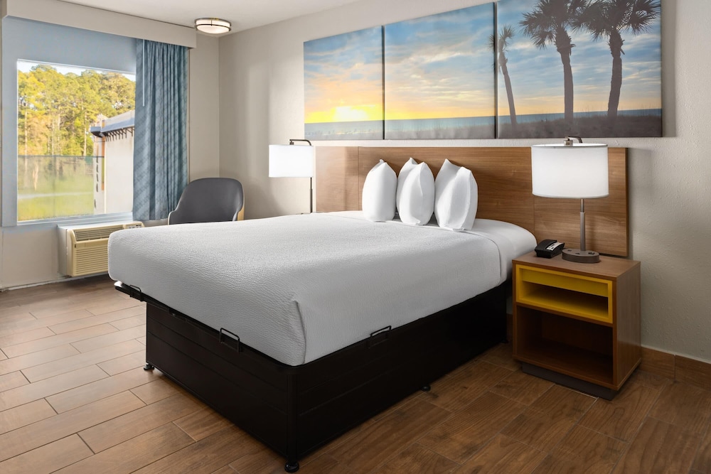 Days Inn by Wyndham Hardeeville Near Hilton Head 17/50