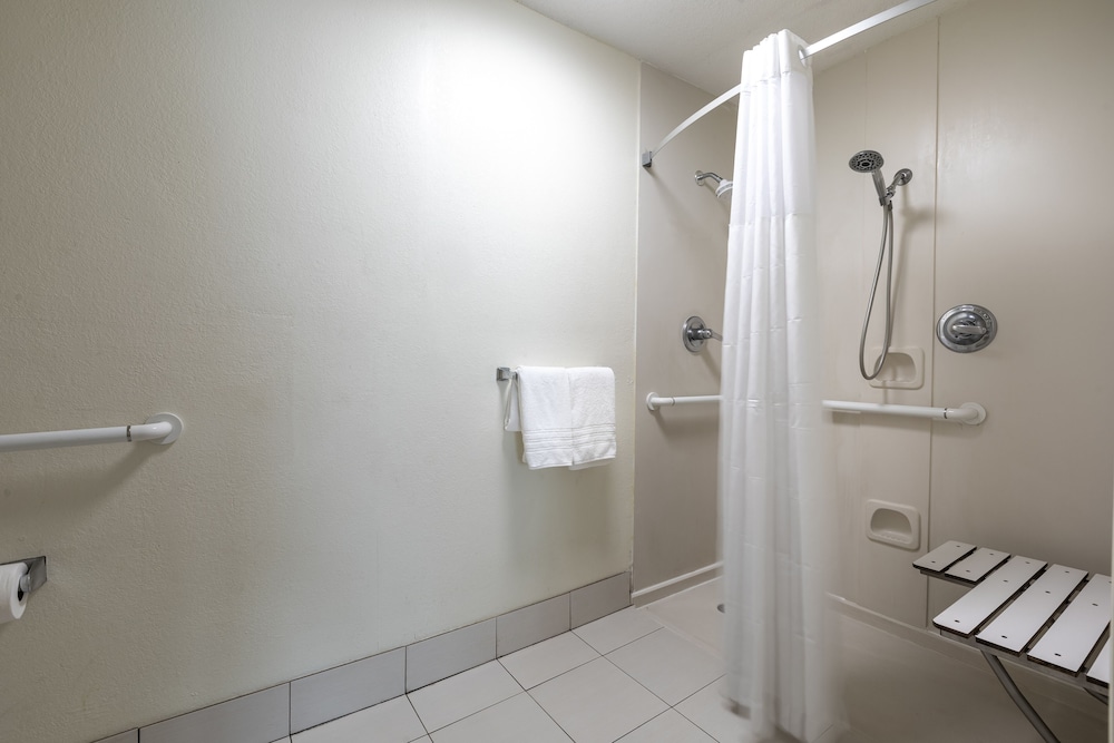 Days Inn by Wyndham Greenville SC 7/23