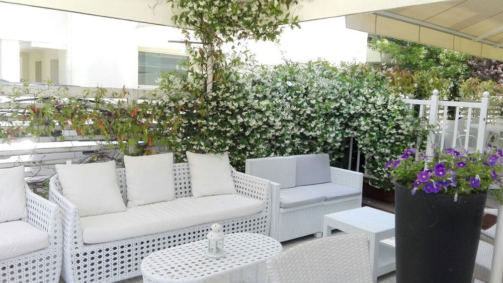Ermeti Hotel 26/40
