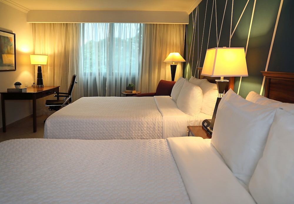 Crowne Plaza Panama 16/80