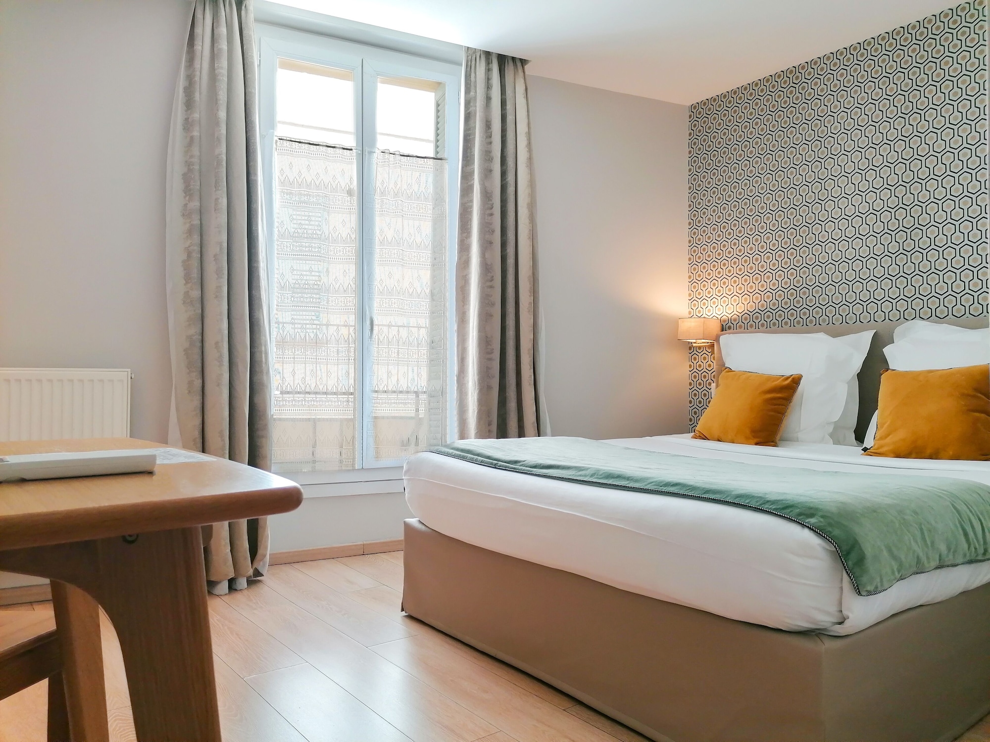 STUDIO, DOUBLE BED