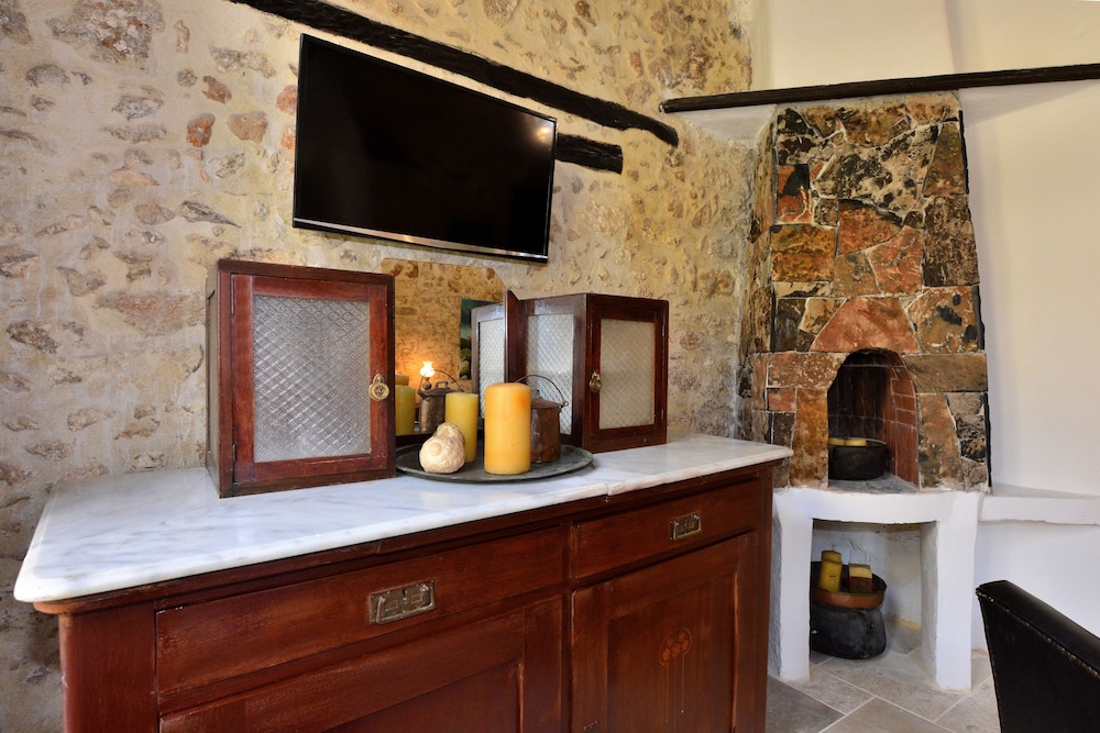 Antonia's House 5/50