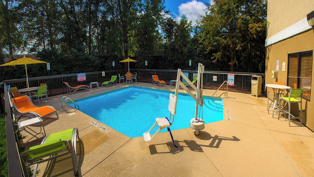 Holiday Inn Express Hotel And Suites Kinston 69/72