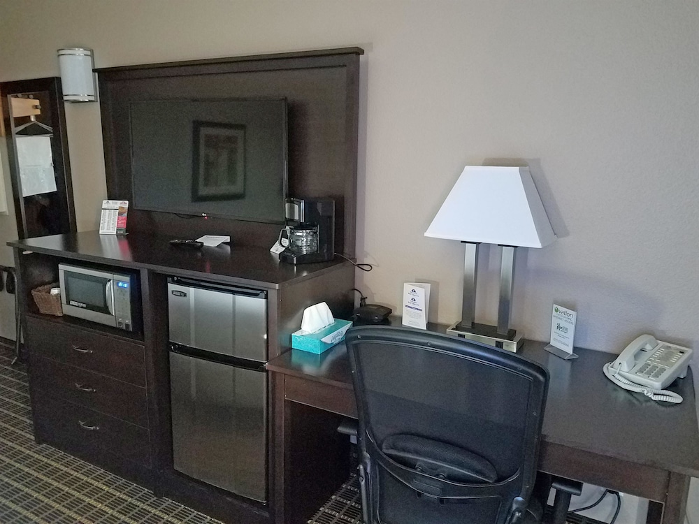 Americas Best Value Inn & Suites Bismarck 31/31