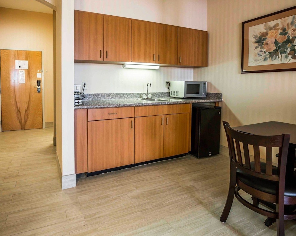 Spark by Hilton Stafford Sugar Land 5/40