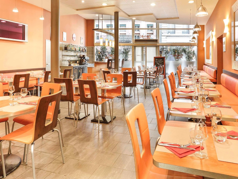 restaurant cafeteria
