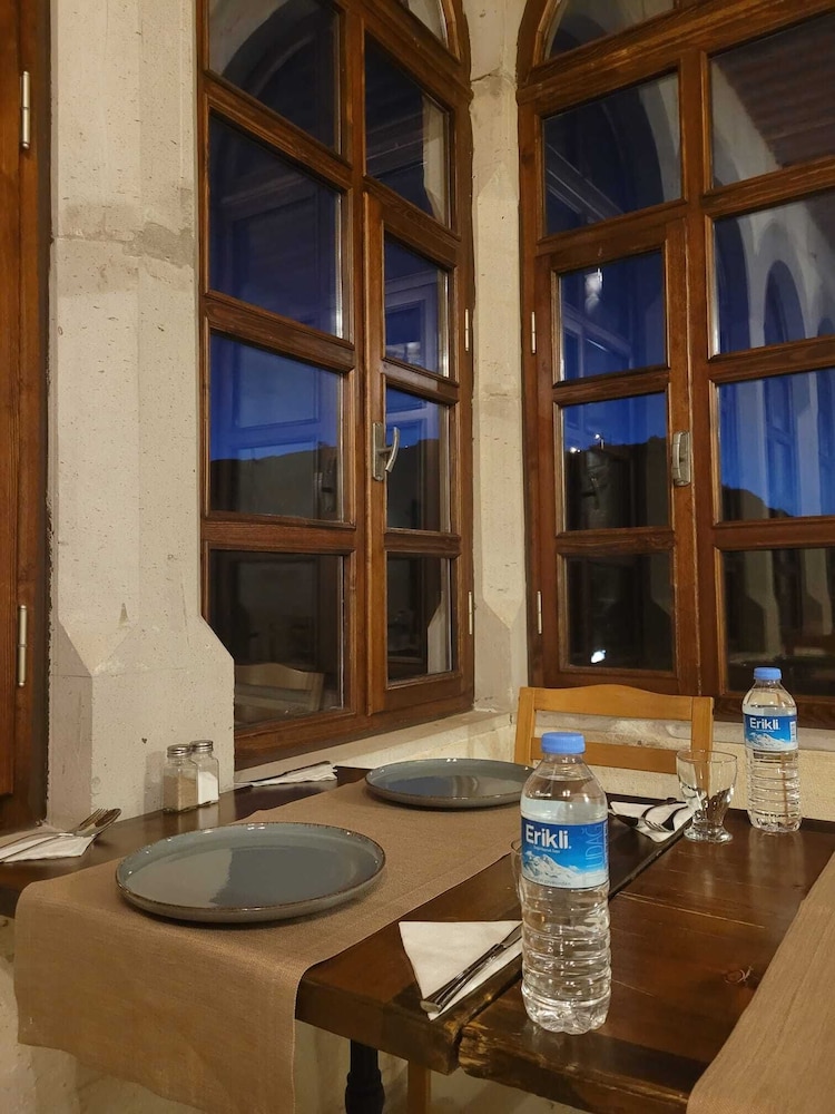 Kapalos Cave Hotel 24/47