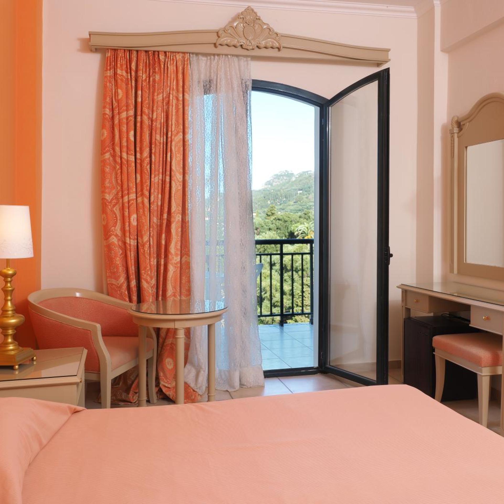 Room, Twin Beds, Lateral Side Sea View