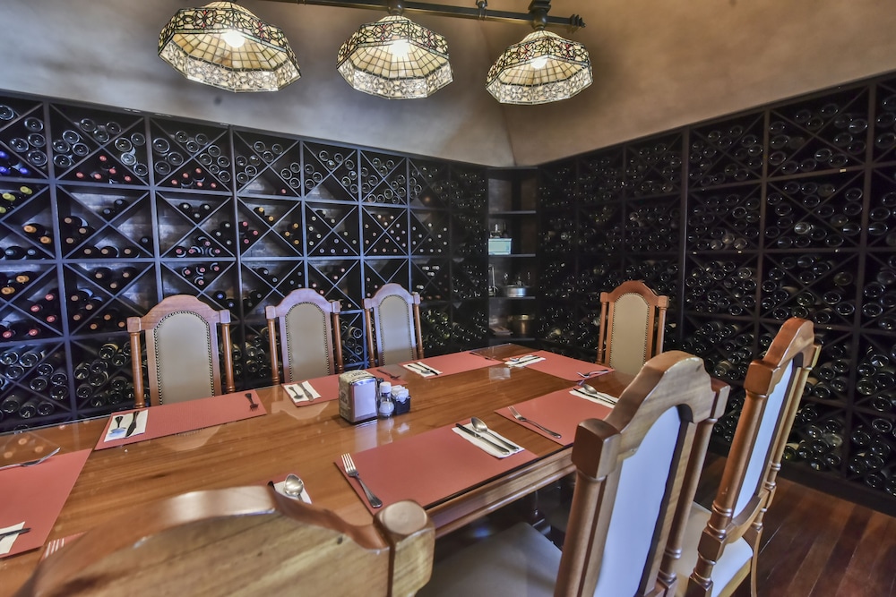 La Riviera Hotel Bed And Breakfast 37/50