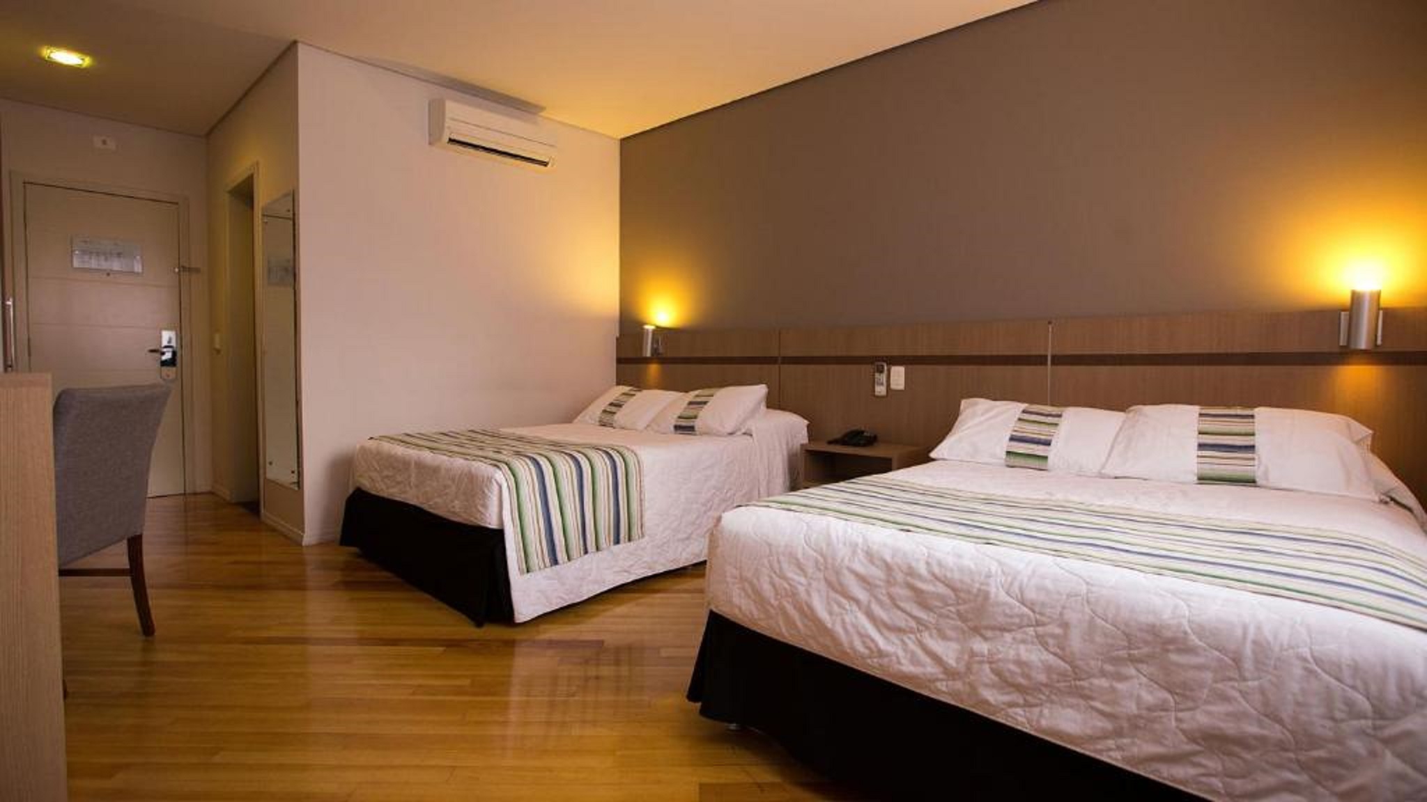 Deluxe, Single, 2 Double Beds
