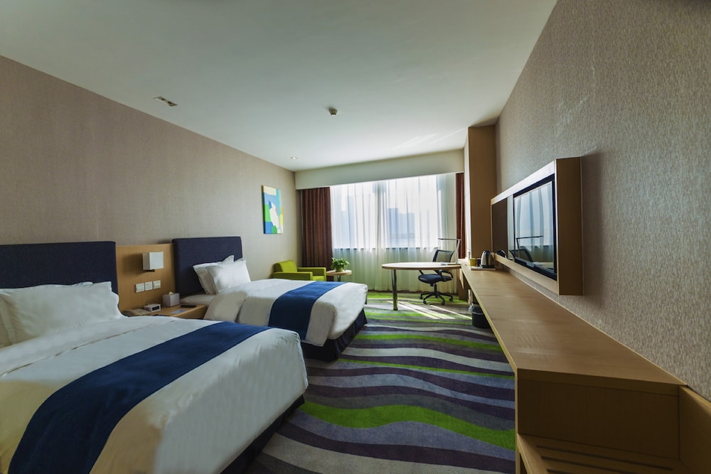 HOLIDAY INN EXPRESS JINAN HIGH-TECH ZONE 27/56