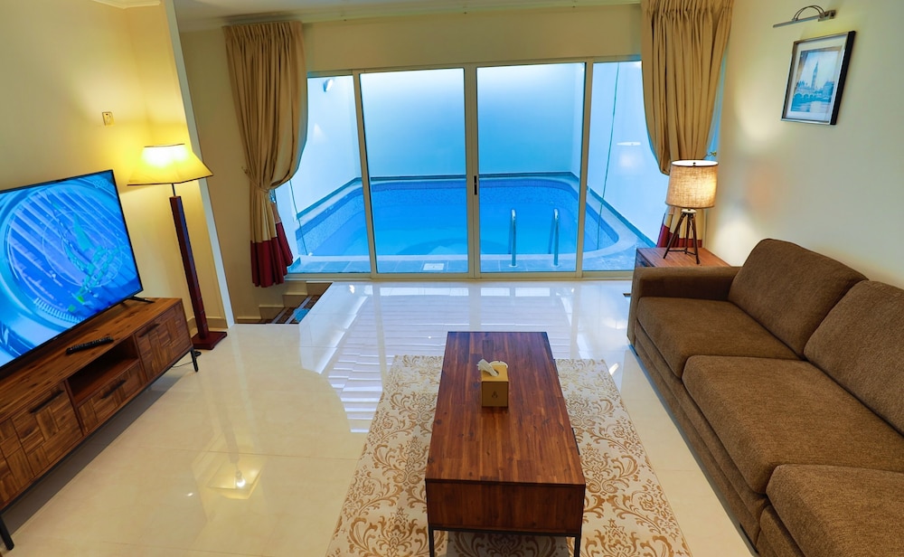 swimming pool spa