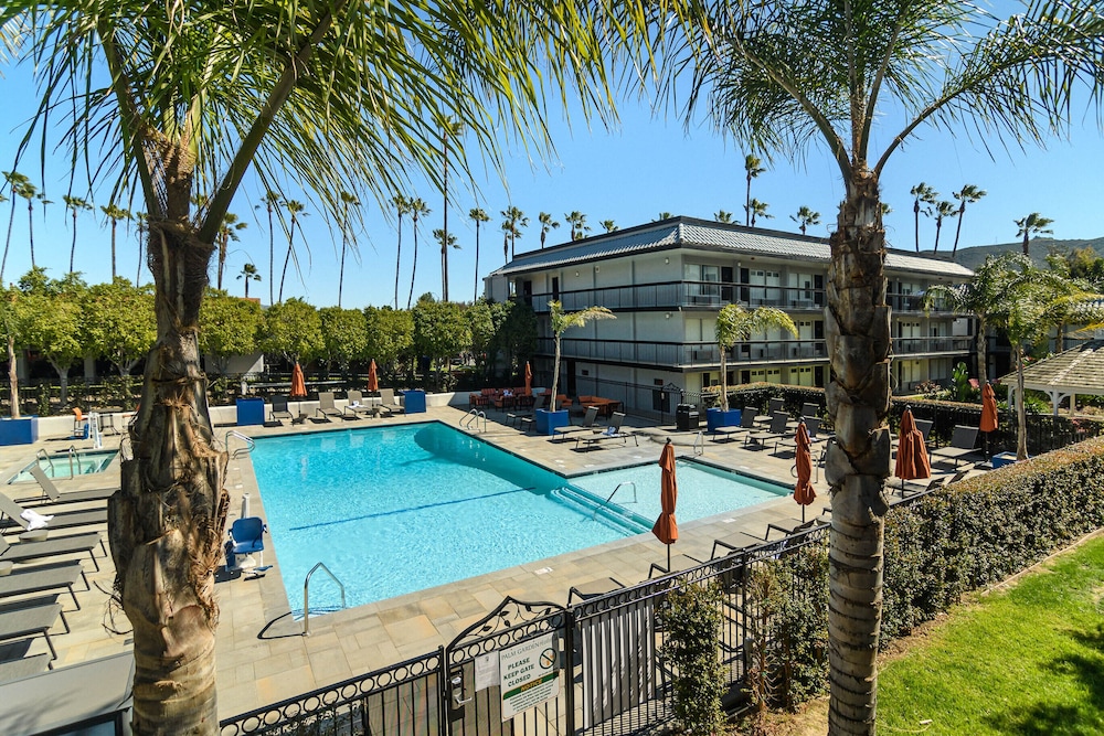 The Palm Garden Hotel 33/72