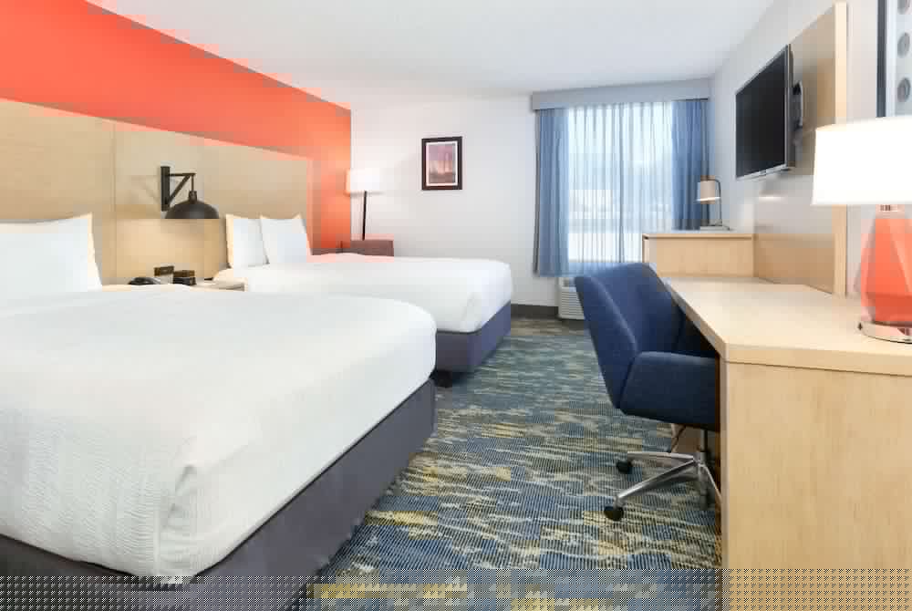 La Quinta Inn & Suites by Wyndham Dallas - Las Colinas 8/20