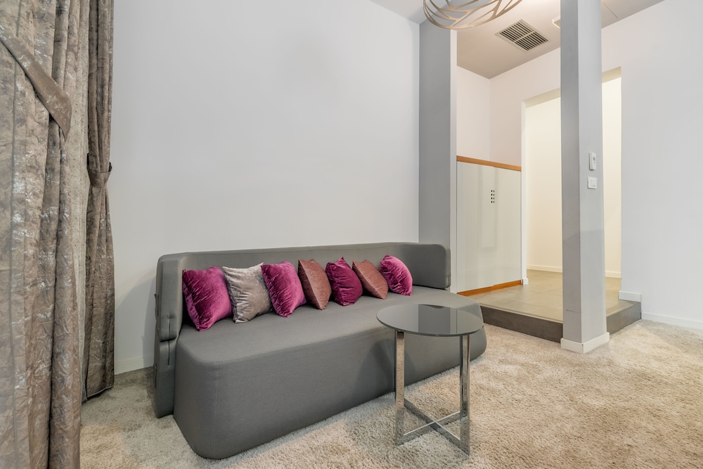 Starlight Luxury Suites 25/40