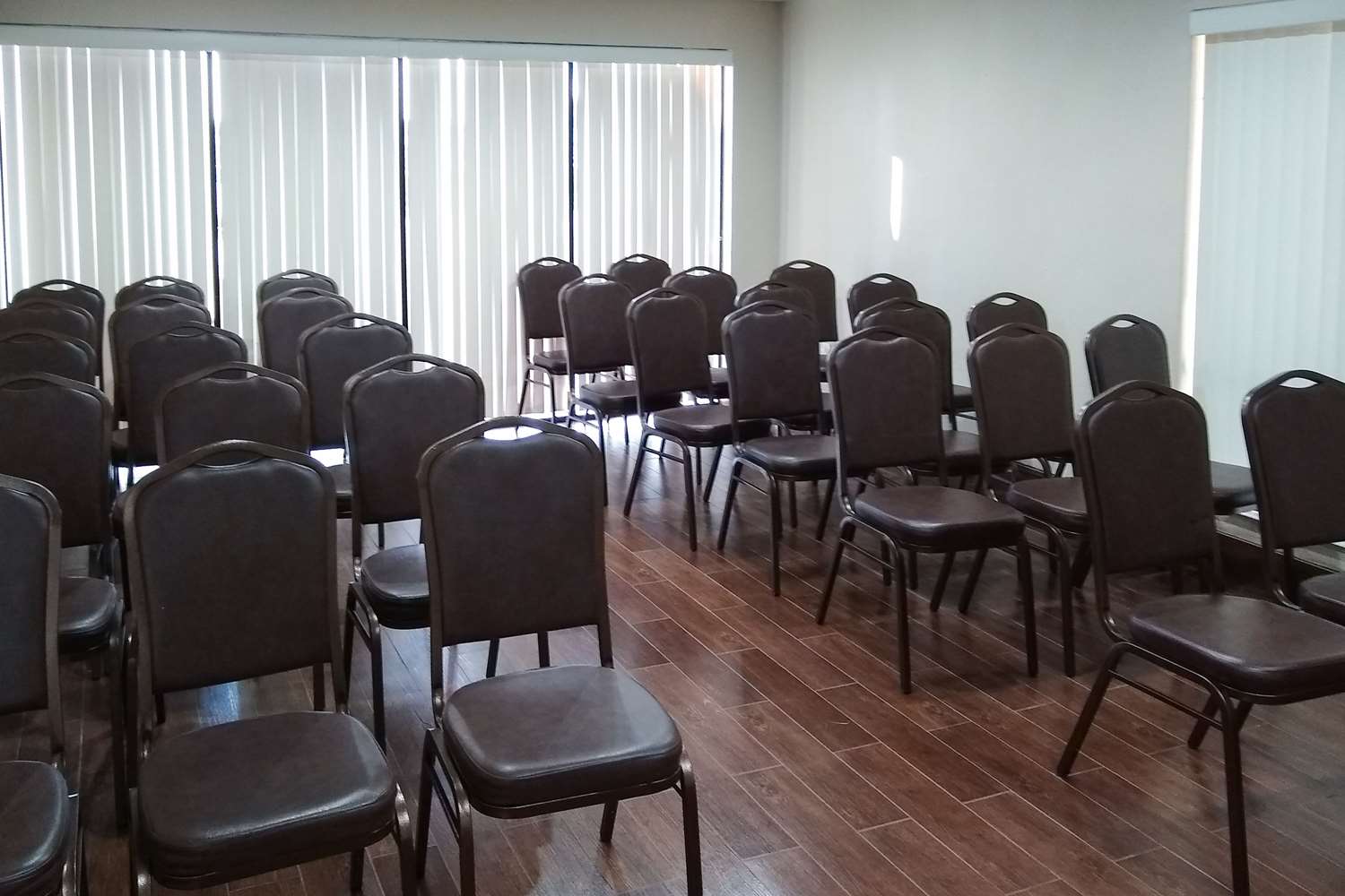 Econo Lodge Inn & Suites West - Energy Corridor 40/43