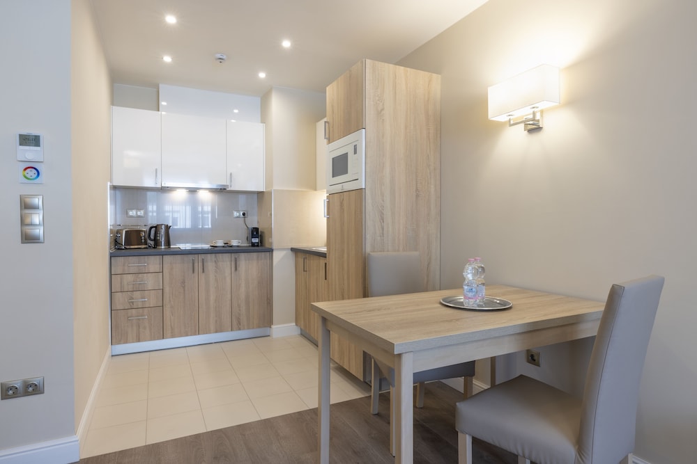 Silver Crown Hotel & Residence 35/50