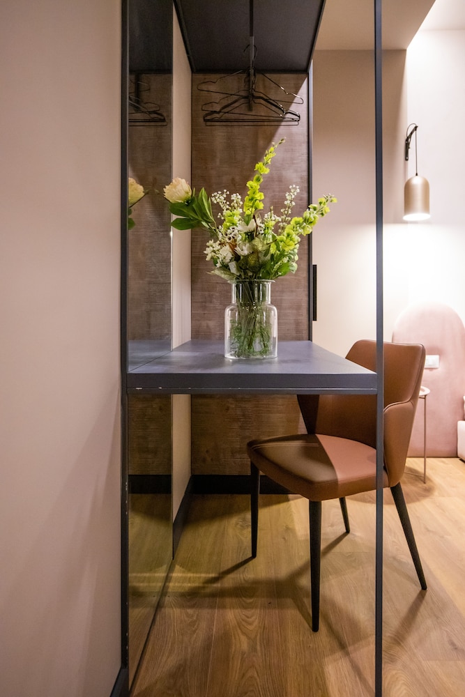 Allure Boutique Hotel 40/44