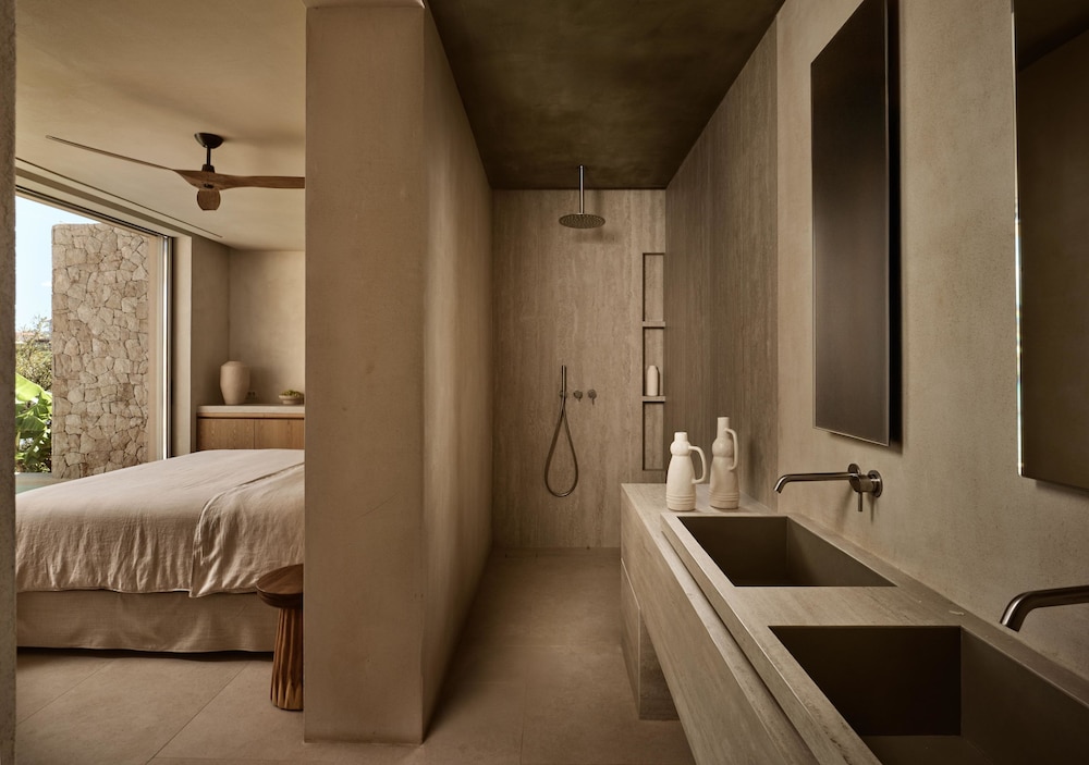 Executive, Suite, King Bed, Beach Front, Mini Pool 6/6