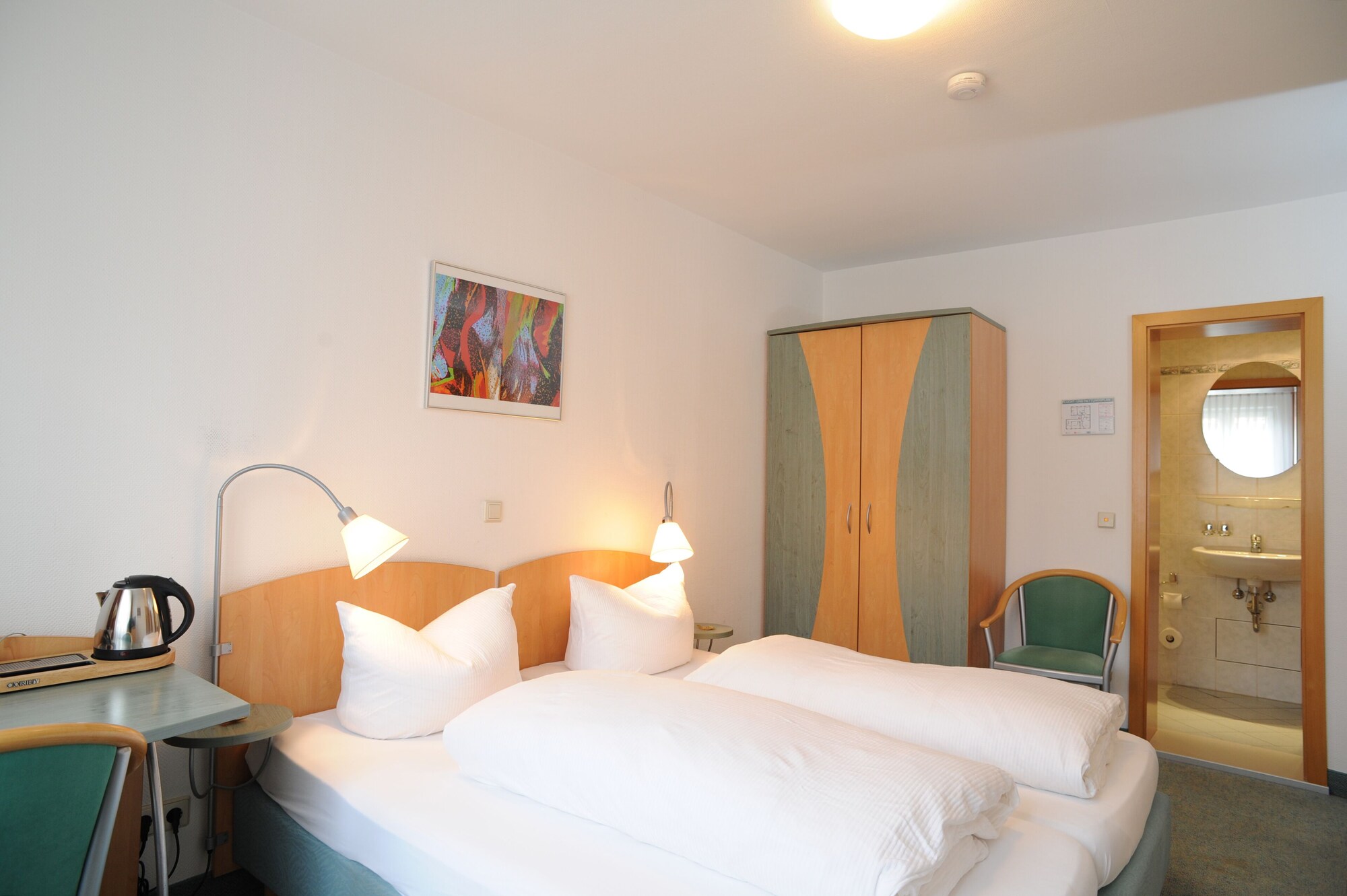 ROOM, DOUBLE BED