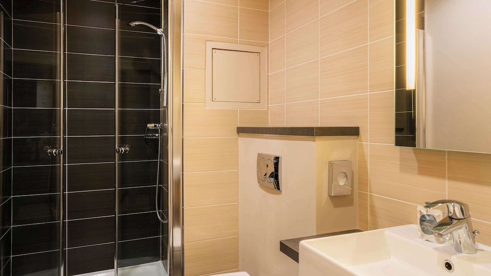 Kyriad Prestige Vannes Centre Palais Des Arts 66/66