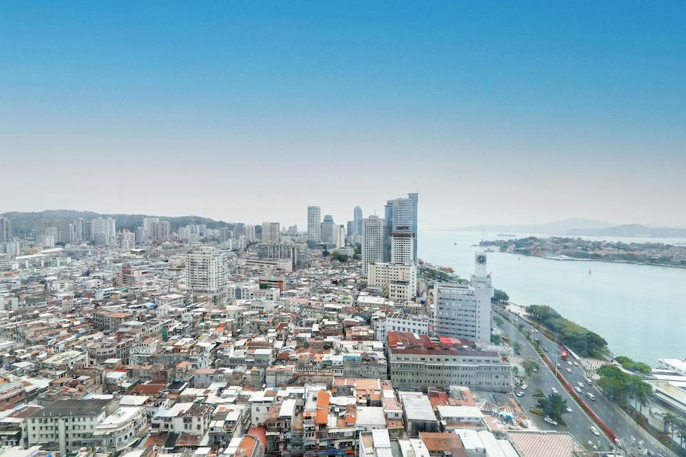 Mercure Xiamen On the Bund 56/58