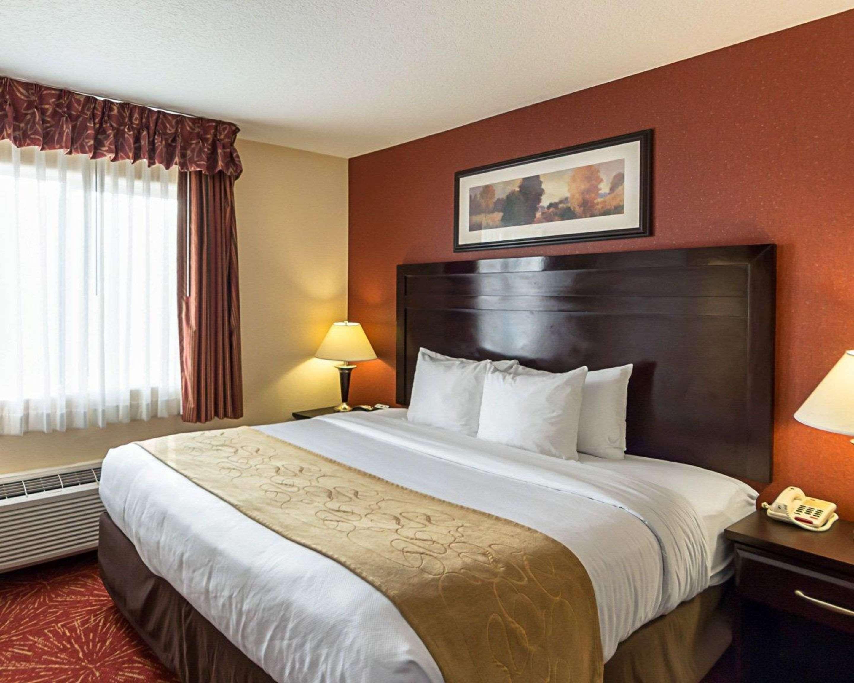 SUITE, KING BED, ACCESSIBLE