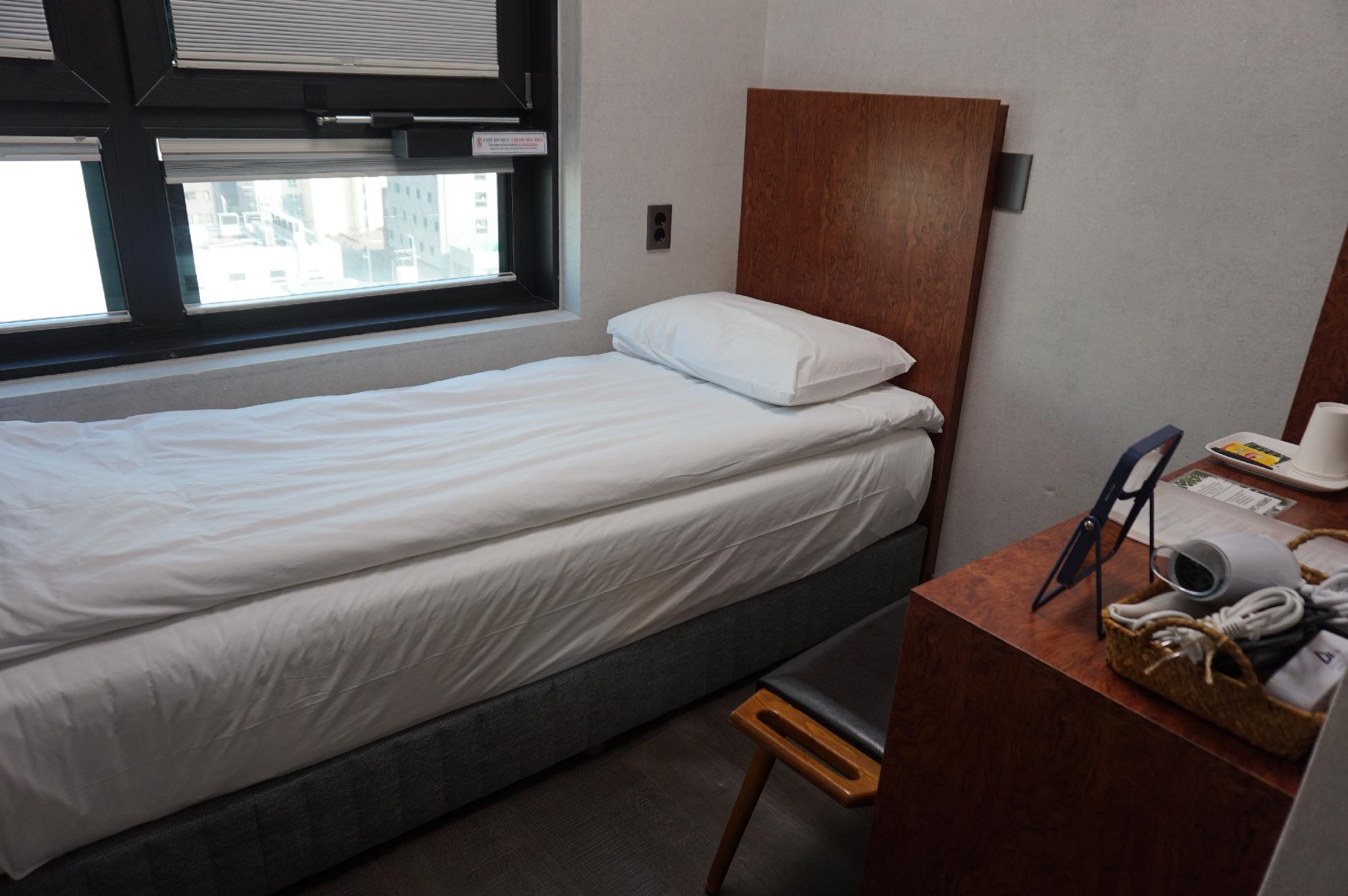 Compact, Single, Single Bed